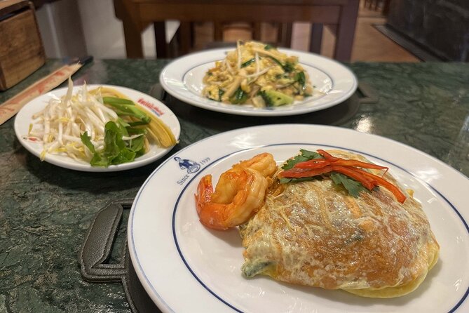 Bangkok Michelin Food Tour (3 Stops, 8 tastings) - Wat Thepthidaram: a peaceful first stop