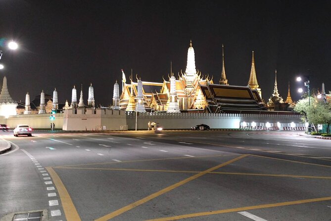 Bangkok: Michelin Guide Street Food Tour by Tuk Tuk - Lim Lao Ngow and the first bowl of noodles