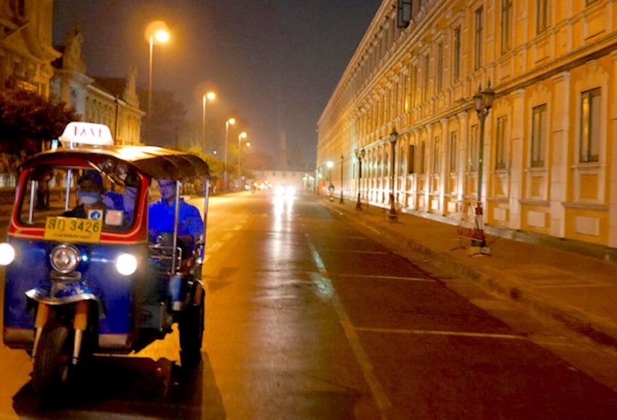 Bangkok: Midnight Food Tour by Tuk-Tuk - How the guides shape the evening