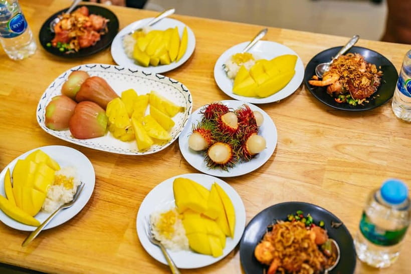 Bangkok: Midnight Food Tour by Tuk-Tuk - The first tastings: arrive with an empty stomach