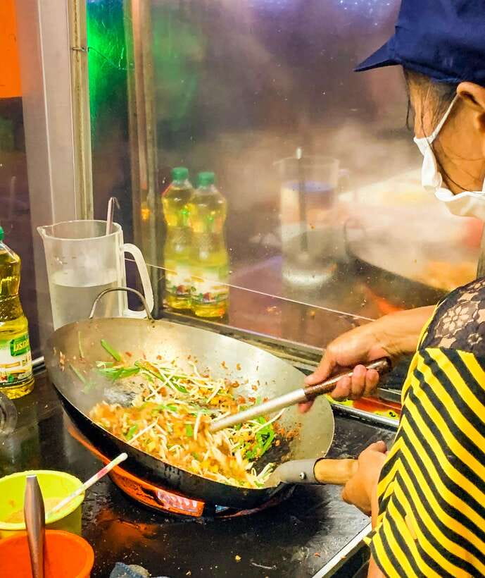 Bangkok: Must-Try Hidden Bike & Food Experience - How the Guides Shape the Day