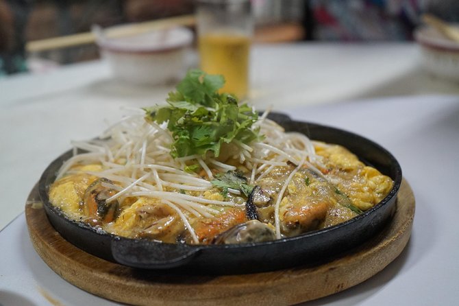 Bangkok Night Michelin Foodie Tour in Chinatown with 15+ tastings - Small snacks and a bowl of fishball noodles