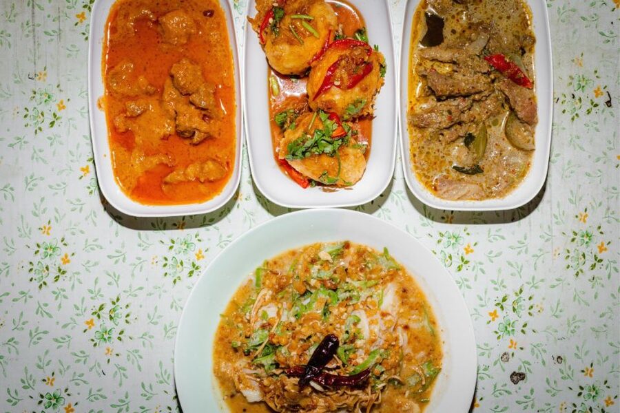 Bangkok: Old Siam Food Tour with 15+ Tastings - A tuk-tuk ride through the city
