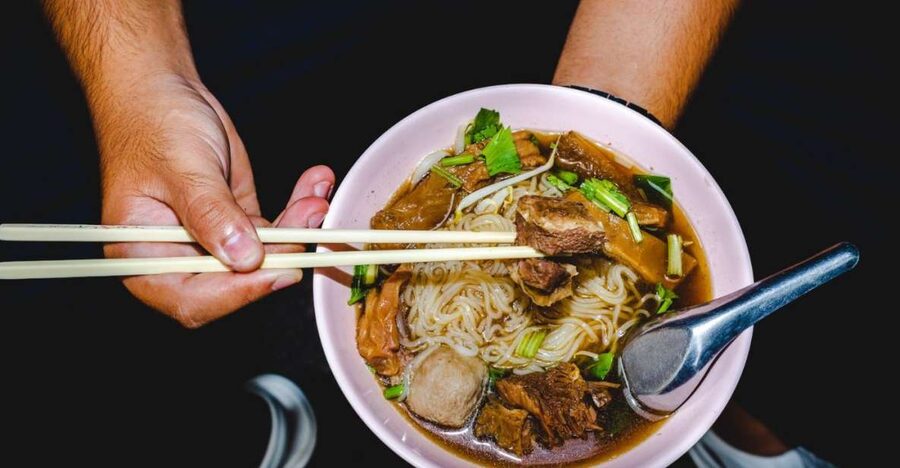 Bangkok: Old Siam Food Tour with 15+ Tastings - The main food stretch around Nang Loeng