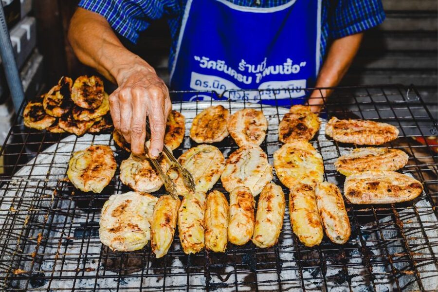 Bangkok: Old Siam Food Tour with 15+ Tastings - Food restrictions and comfort in the heat