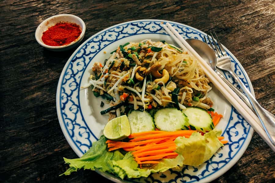 Bangkok: Street Art and Street Food Walking Tour - Talat Noi and the final walk to River City