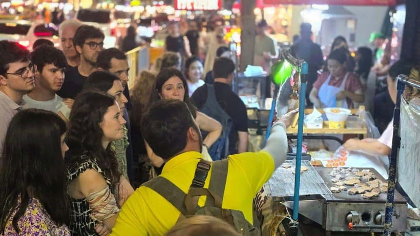 Bangkok: Street Food Tasting Tour at Night - Starting at Wat Mangkon MRT station