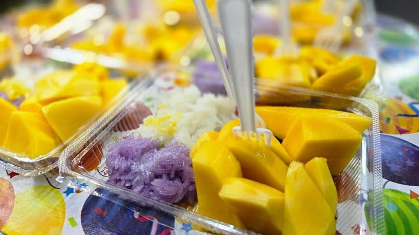 Bangkok: Street Food Tasting Tour at Night - Should you book the Chinatown night tour?