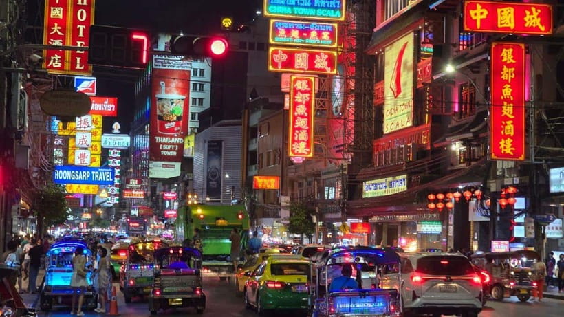 Bangkok: Street Food Tasting Tour at Night - Six stops, six chances to find a favorite