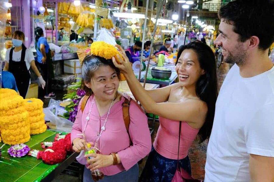 Bangkok: Tuk Tuk Adventure Chinatown Michelin Food & Temples - Guan Yin Shrine and a First Taste of Bangkok