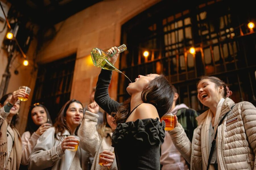 Barcelona: El Born Food Walking Tour with Tapas and Drinks - Four tapas bars, four different moments