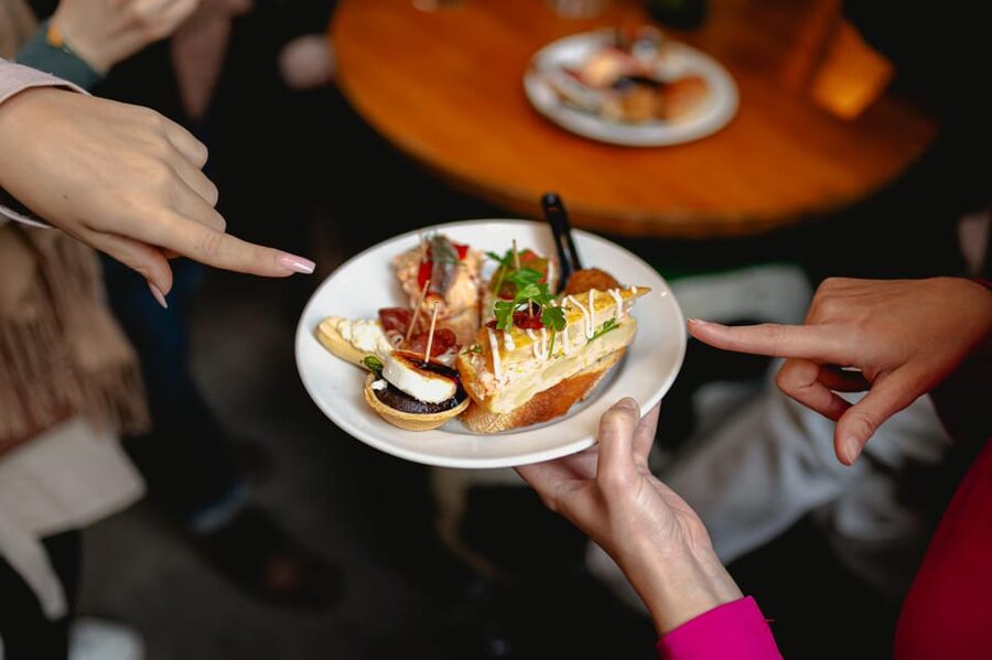 Barcelona: El Born Food Walking Tour with Tapas and Drinks - Four drinks, from vermouth to cava