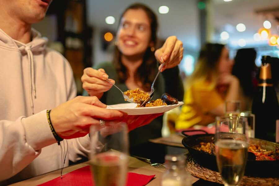 Barcelona: El Born Food Walking Tour with Tapas and Drinks - Walking through the Gothic Quarter