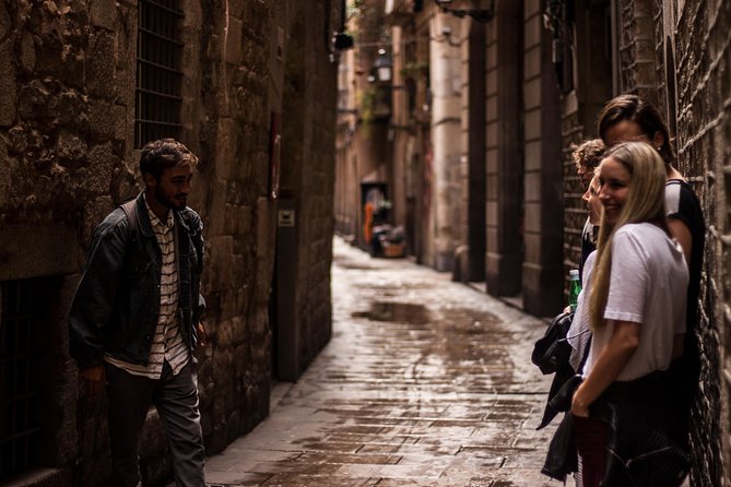 Barcelona Food Tour: Tapas, Paella, Sangria & 8+ Local Tastings - A Gothic Quarter introduction at Barcelona Cathedral