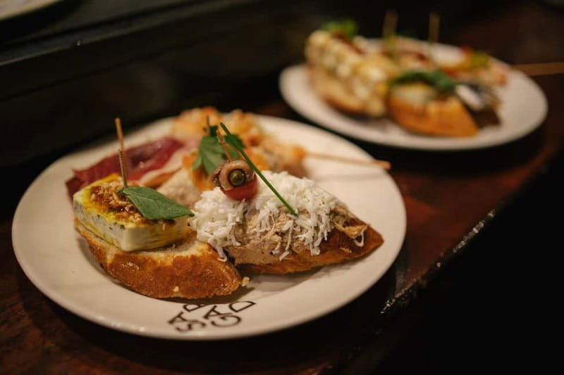 Barcelona: Food Walking Tour with Tapas and Wine - Who should book this experience?