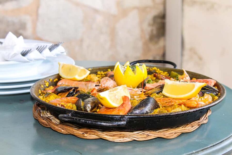 Barcelona: Old Town Tapas & Paella Food Tour with 8 Tastings - Key points at a glance