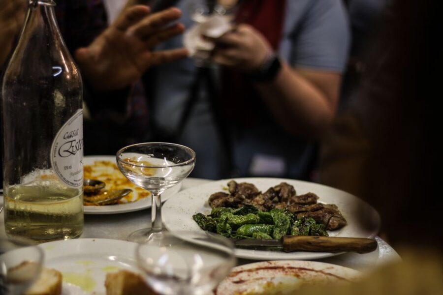 Barcelona: Old Town Tapas & Paella Food Tour with 8 Tastings - Walking through El Born and its local market