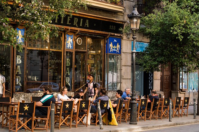 Barcelona Poble Sec Tapas & Wine Tour - Stop two: creative platillos on Carrer del Roser