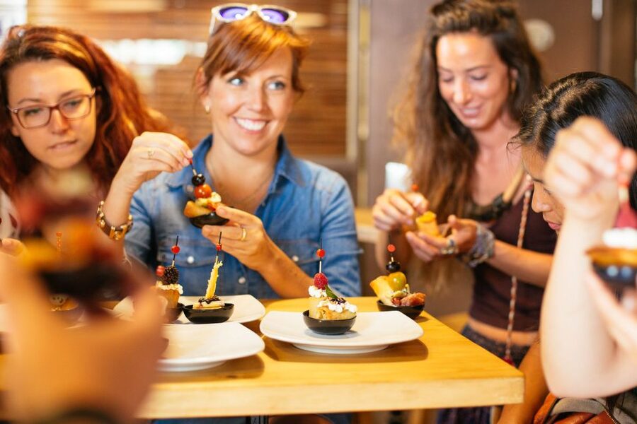 Barcelona: Private Food Tour – 10 Tastings with Locals - The guides make or break the three hours