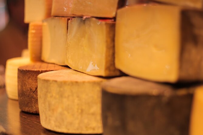 Barcelona Private Food Tour: Tapas, Paella & 8+ Food Tastings - Plaça de Ramon Berenguer el Gran: A Strong Place to Begin