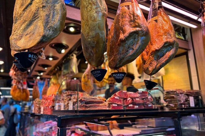 Barcelona´s Lunch or Dinner Tapas Tour: Food, drinks, happiness! - Small local restaurants instead of a single dining room