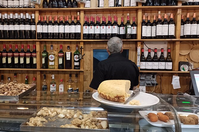 Barcelona tailored tapas & drinks tour with a native guide - What the guides add to the meal