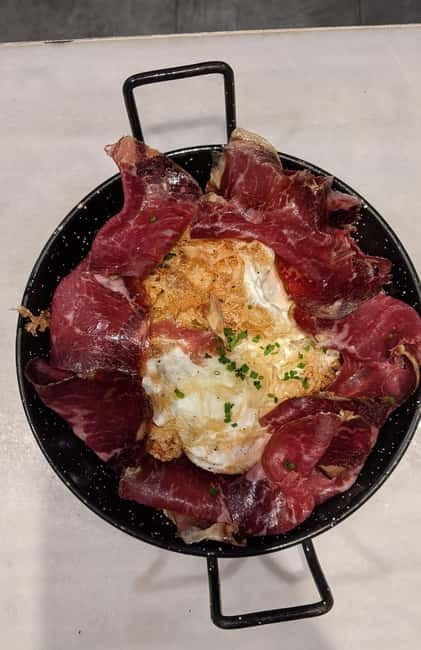 Barcelona Tapas Crawl food & drinks all included - What the guides add beyond the food