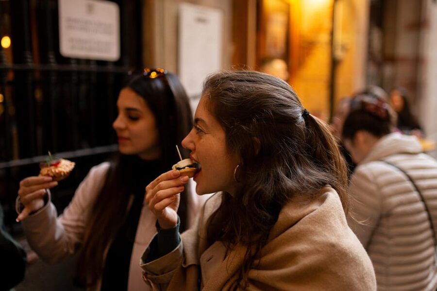 Barcelona: Tapas Tour with Food Tastings and Drinks - Why this tour works as a first evening in Barcelona