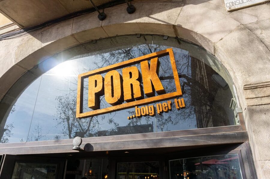 Barcelona: Tapas Tour with Food Tastings and Drinks - El Born: a second neighborhood and a different rhythm