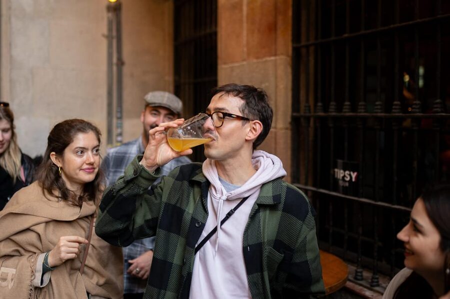 Barcelona: Tapas Tour with Food Tastings and Drinks - Who will get the most from the $93 price