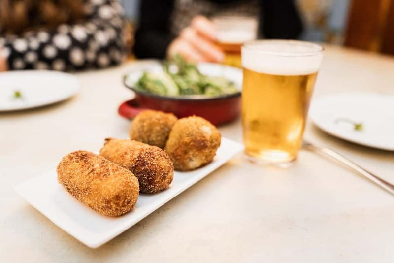 Barcelona: The Ultimate Local Tapas & Drinks Food Tour - Why the small group matters