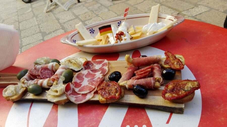 Bari: Rickshaw Street Food Tour - Cathedral of Saint Sabinus and Swabian Castle