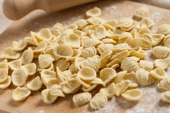 Bari: Street Food Walking Tour with a Local Guide - Panzerotto and local wine at Meh! Esclamazioni Gastronomiche Pugliesi