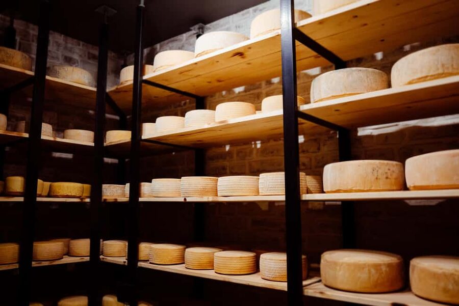 Basel: Local Cheese Tasting Tour with a Cheese Sommelier - Buying cheese after the tasting