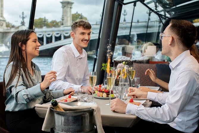 Bateaux Parisiens Seine River Gourmet Lunch & Sightseeing Cruise - What your seating choice really means