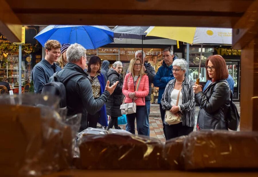 Belfast: Food Tour with 10+ Tastings of Bread, Beer, Seafood - Starting at Belfast City Hall with a sweet kick