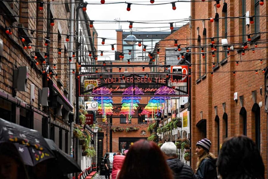 Belfast: Food Tour with 10+ Tastings of Bread, Beer, Seafood - Belfast’s seafood arrives from the coast