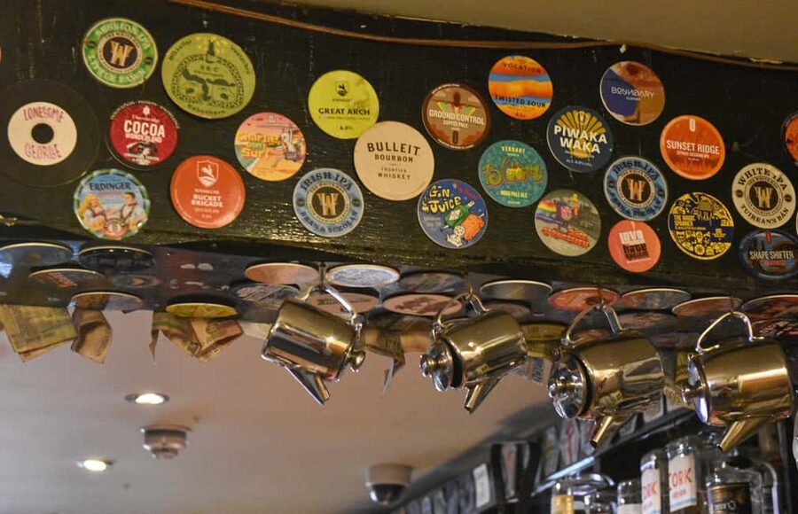 Belfast: Food Tour with 10+ Tastings of Bread, Beer, Seafood - Street art and stories between the stops