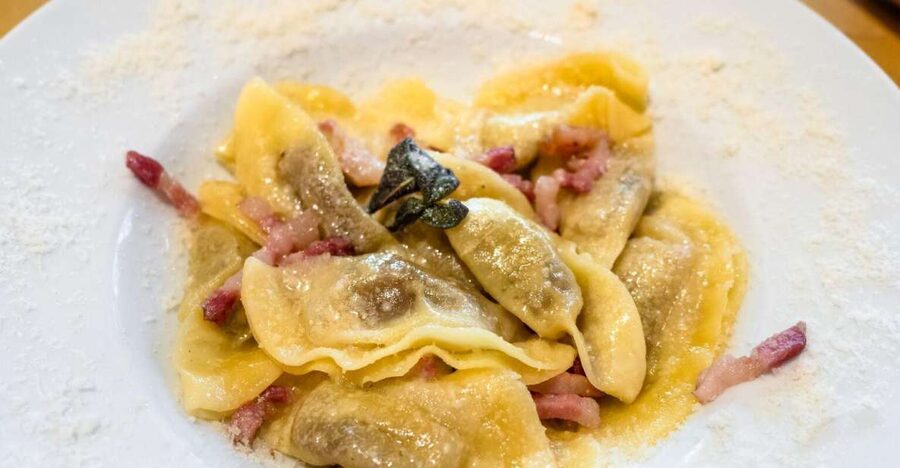 Bergamo: 3.5-Hour Traditional Food Tour - Aperitivo in the Old Square