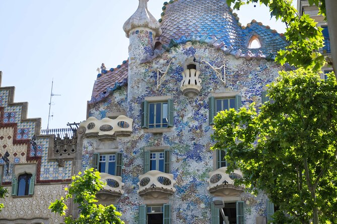Best of Barcelona: Sagrada Família, Gaudí & Candy Tasting Tour! - Casa Amatller and the chocolate tasting