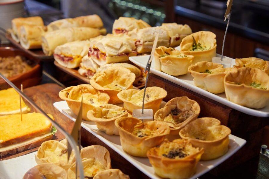 Bilbao: Exclusive Food & Wine Tasting Tour with Local Guide - Four drinks, from txakoli to Rioja