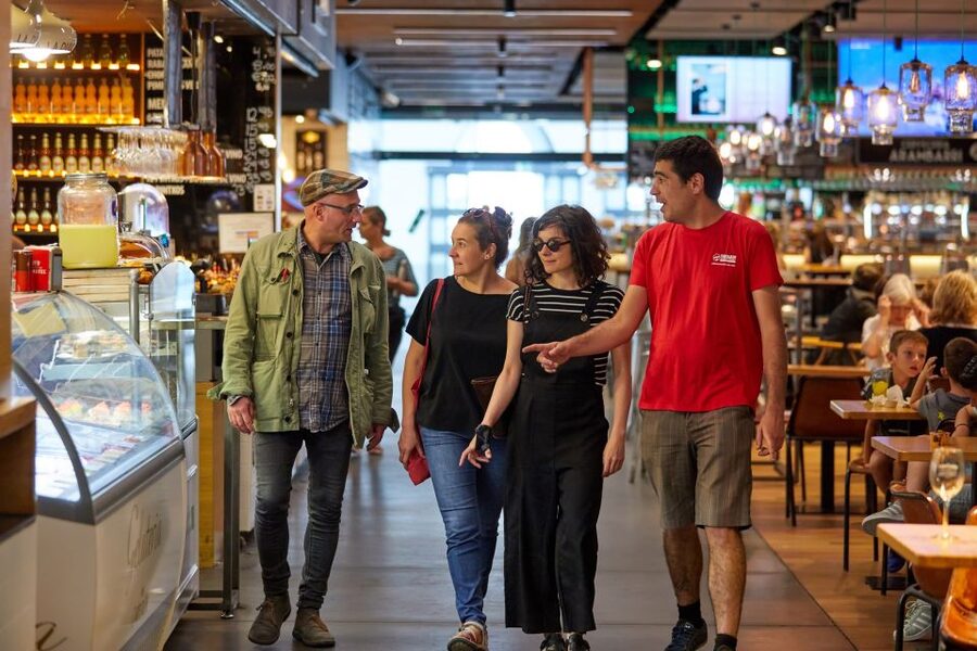 Bilbao: Exclusive Food & Wine Tasting Tour with Local Guide - Walking through Casco Viejo with a local guide