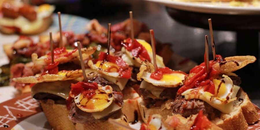 Bilbao: Gastronomic and Cultural Walking Tour with Tastings - Bacalao al pil-pil and classic Basque flavors