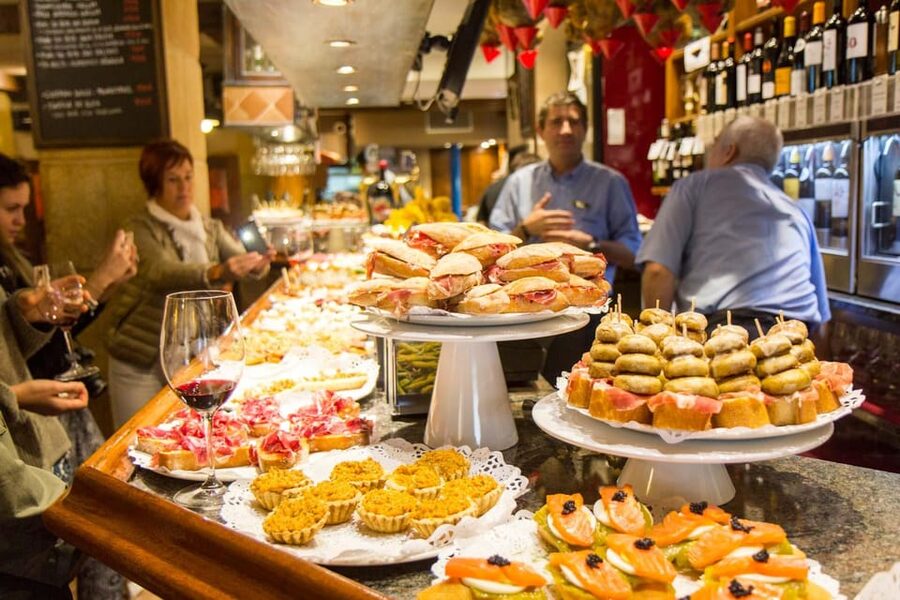 Bilbao: Gastronomic and Cultural Walking Tour with Tastings - Three hours is enough for an introduction