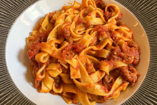 Bologna: Full meal Food Tour with Local Delights by Do Eat Better - Starting with pasta near Piazza del Nettuno