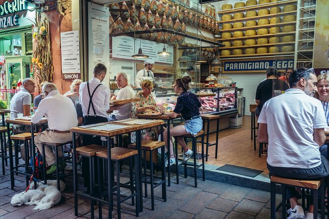Bologna: Full meal Food Tour with Local Delights by Do Eat Better - Cotoletta alla Bolognese at Palazzo Sanuti