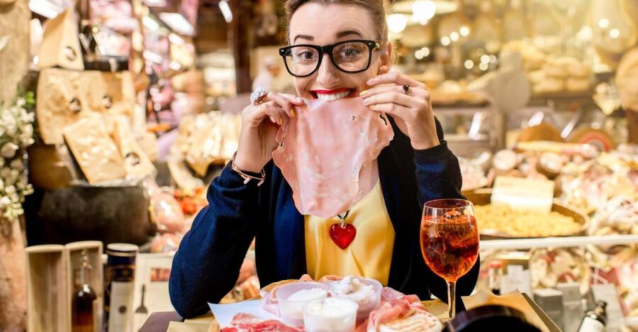 Bologna: Small Group Food market Walking Tour with Tasting - Starting at Piazza del Nettuno and the amemilia hotel
