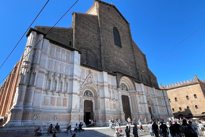 Bologna: Walking Food Tour and Highlights with a Local Guide - Finishing with Italian gelato