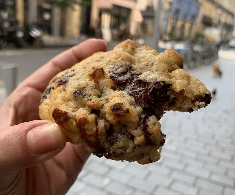 Bordeaux: Chocolate and Pastry Food Tasting Tour - What the guides add to the experience