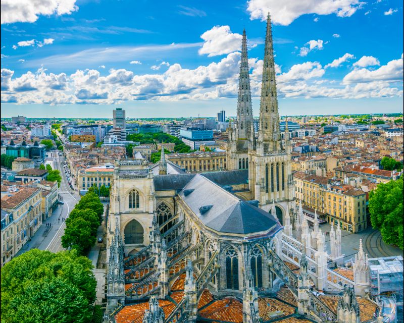 Bordeaux food tour: sweet specialities & highlights - Saint Paul and Saint Pierre between the tastings